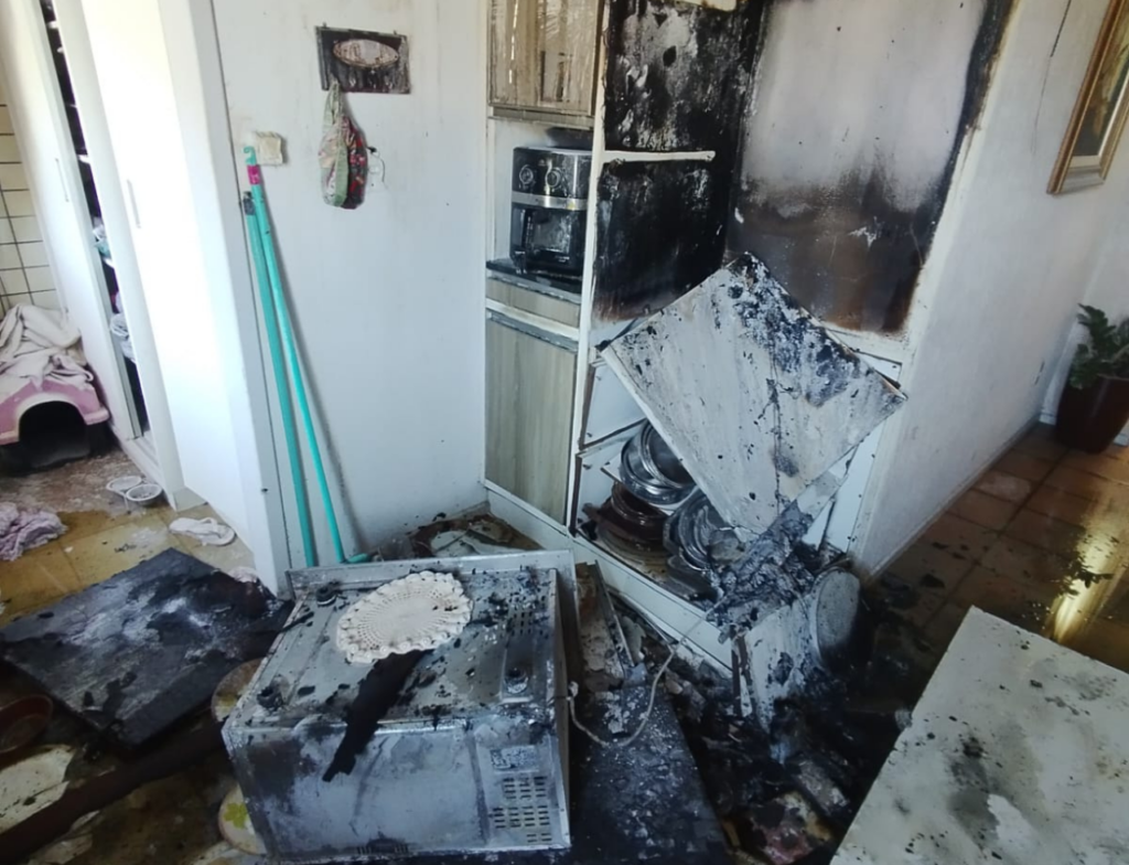 Incêndio em apartamento no Mar Grosso mobiliza bombeiros