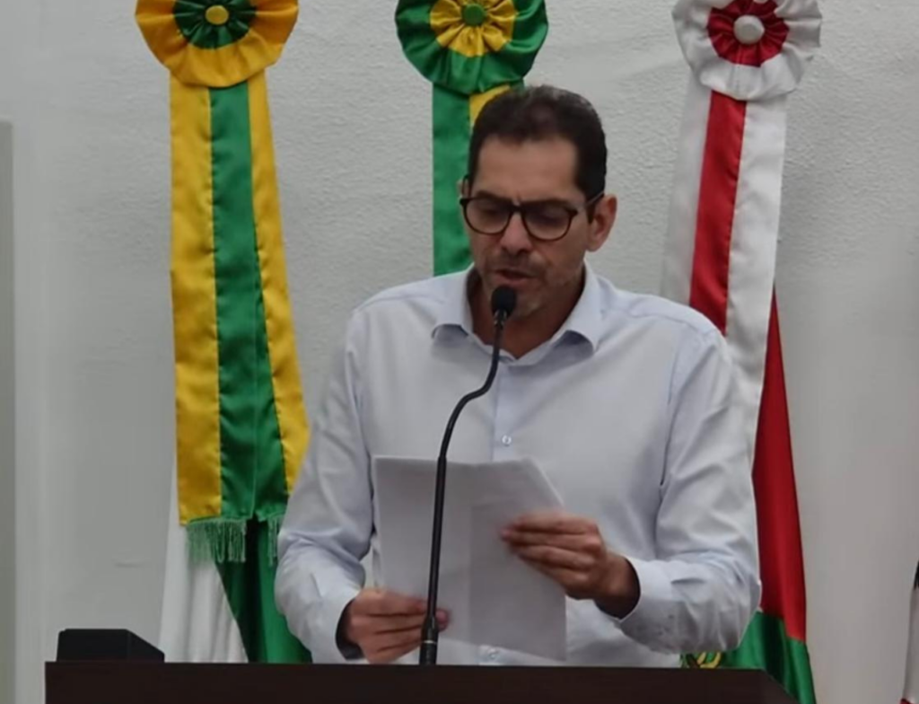 “Muito é divulgado, pouco é feito”: Vereador cobra execução de novas obras em Laguna