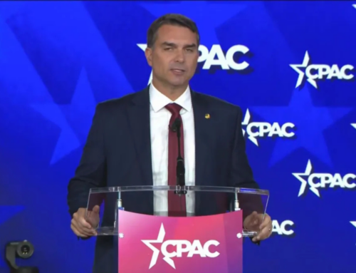 “Não queremos interferência”, diz Flávio Bolsonaro sobre eleições