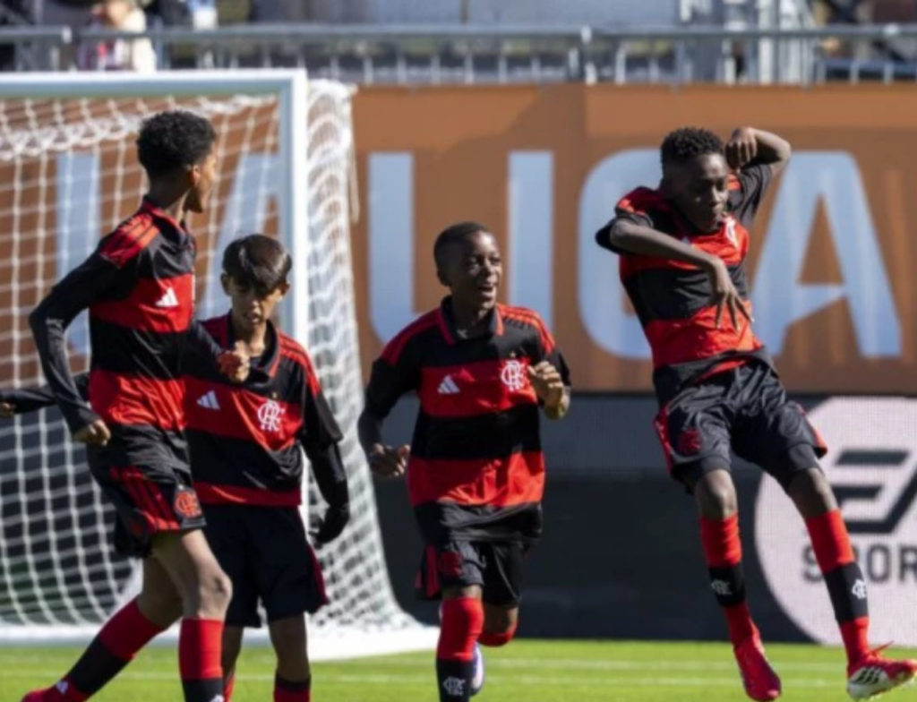 Flamengo vira sobre PSG e avança à final do Mundial Sub-12