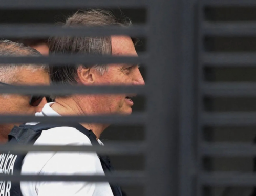 Moraes mantém restrição a visitas de filhos a Bolsonaro