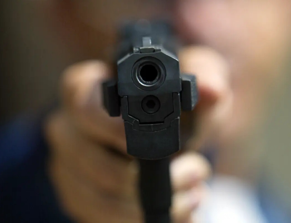 Assaltante rende funcionários e leva R$ 700 de mercado em Tubarão