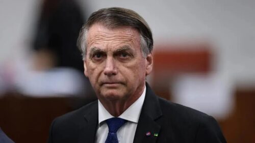 Defesa de Bolsonaro pede prisão domiciliar ao STF