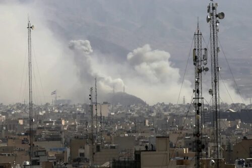 Empresário de SC fica retido no Catar após ataques