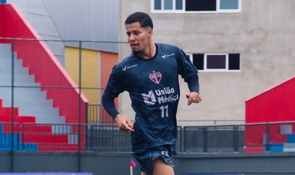 Figueirense anuncia contratação do atacante Arthur Martins