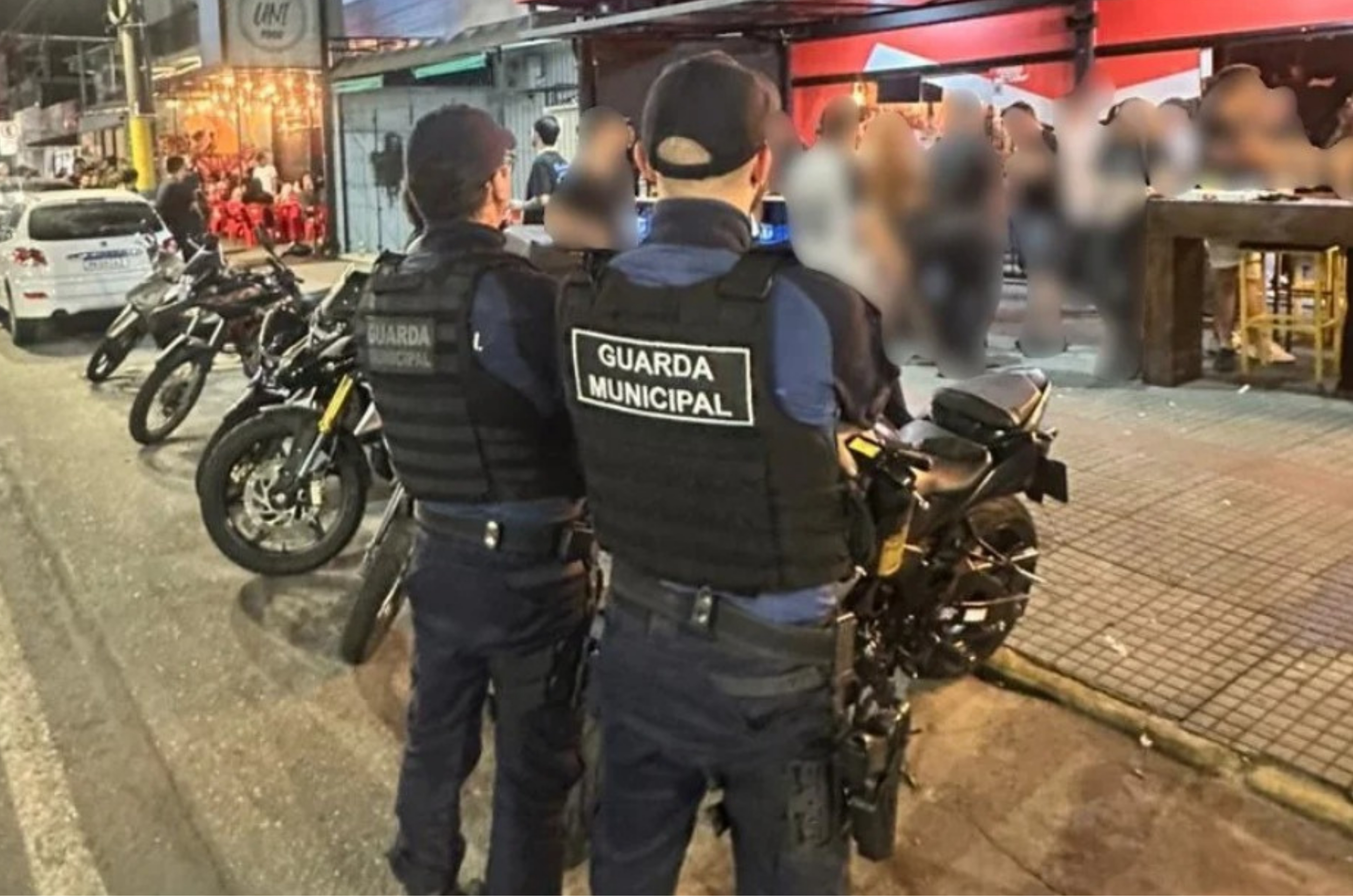 Flagrante em Itajaí: bar é fechado por bebidas falsificadas