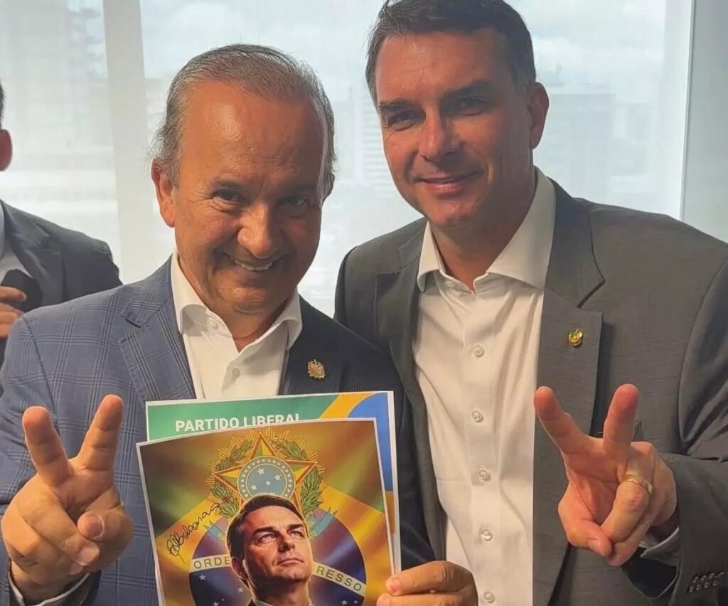 Flávio Bolsonaro confirma visita a SC ao lado de Jorginho