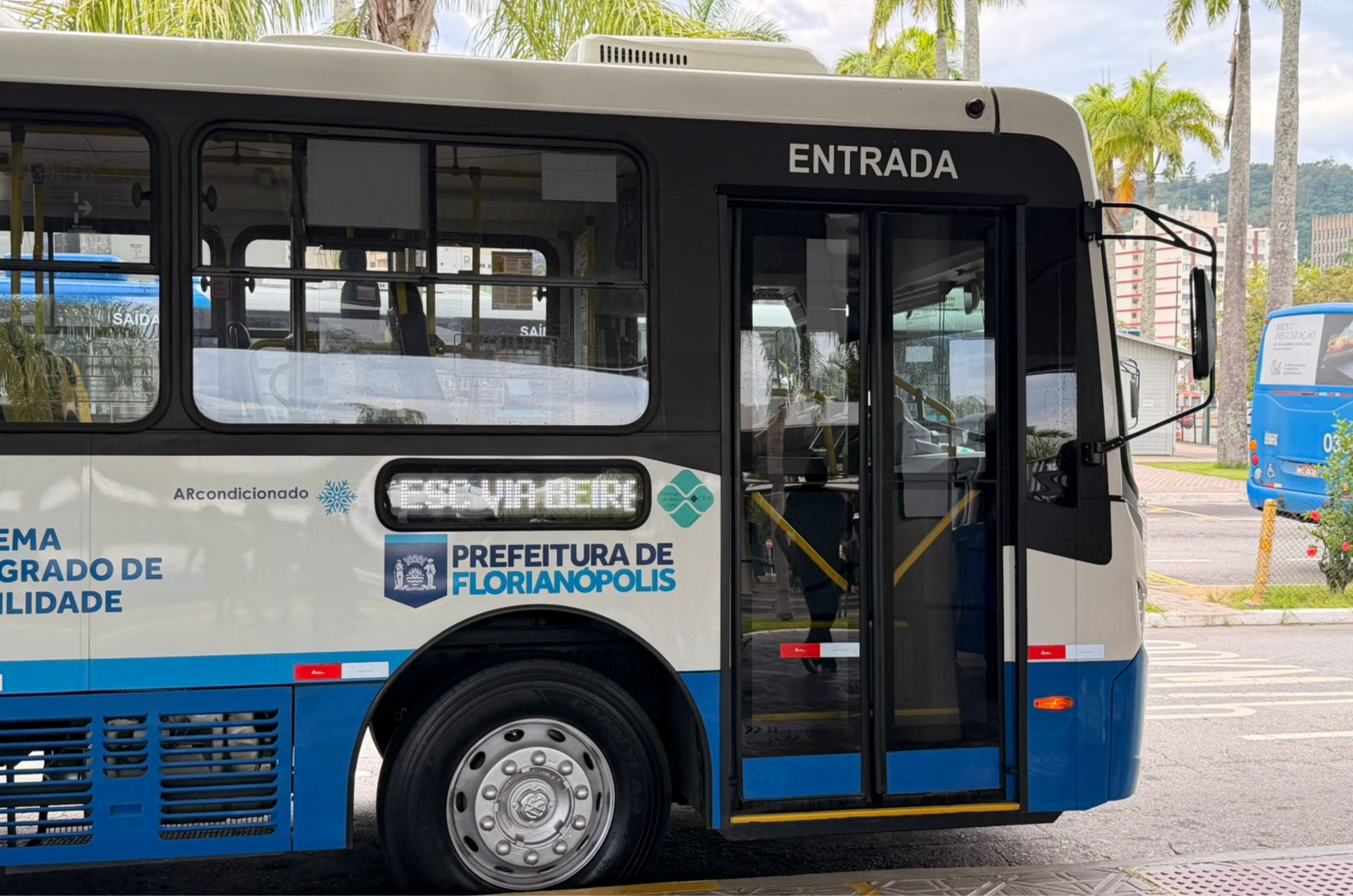 Florianópolis libera pagamento por PIX na catraca de ônibus