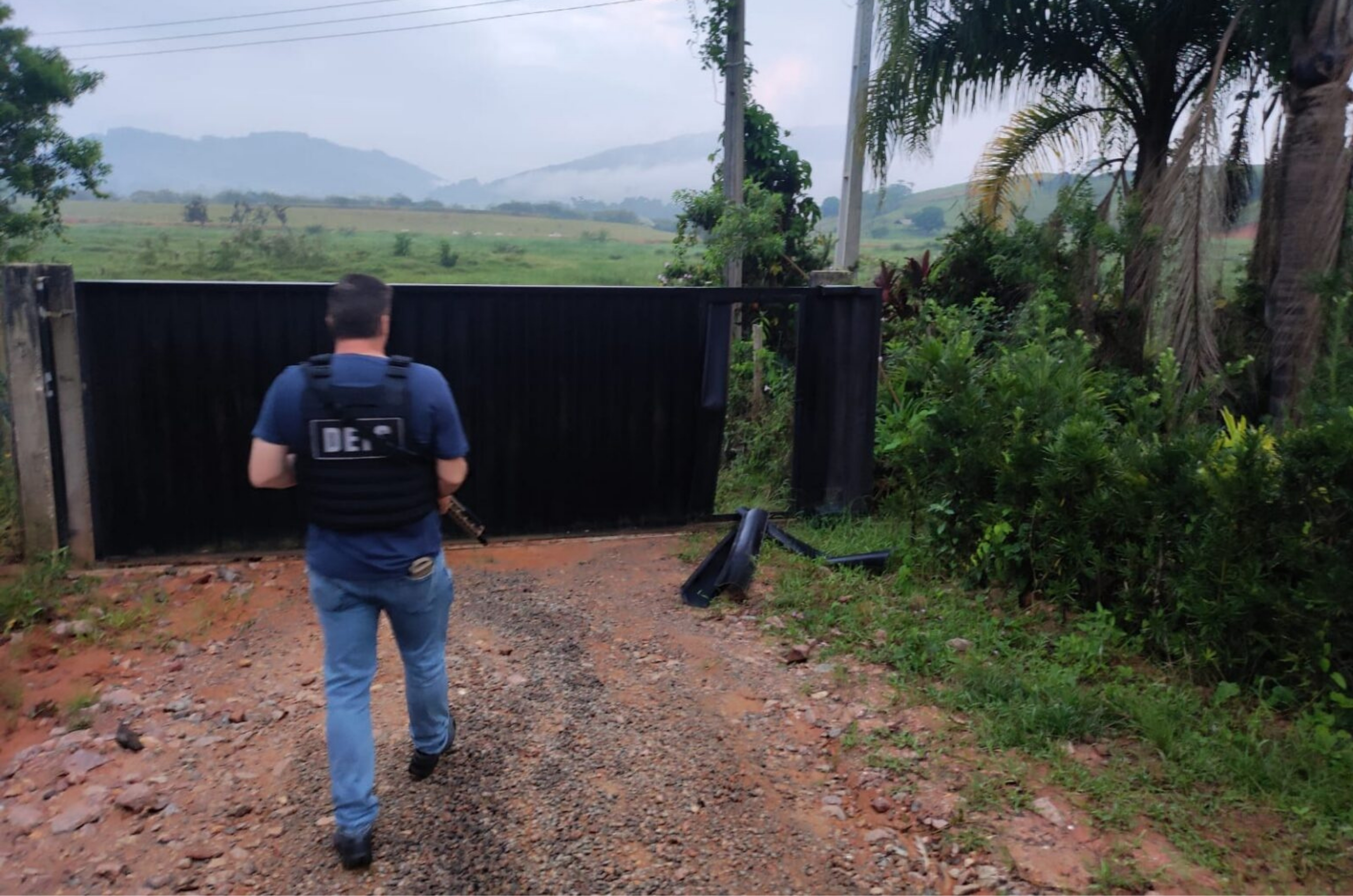 Foragidos por tráfico são capturados em sítio em Biguaçu