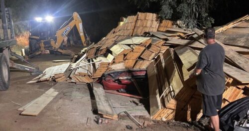 Grávida e homem morrem em grave acidente na SC-435