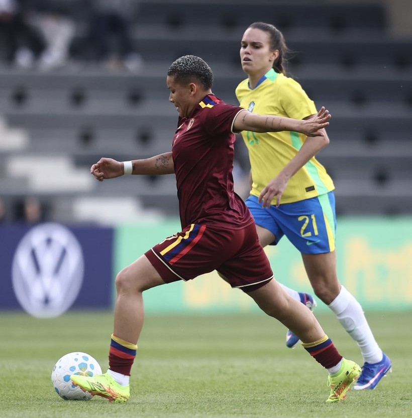 Seleção Brasileira feminina perde para Venezuela em amistoso com paralisação por raios