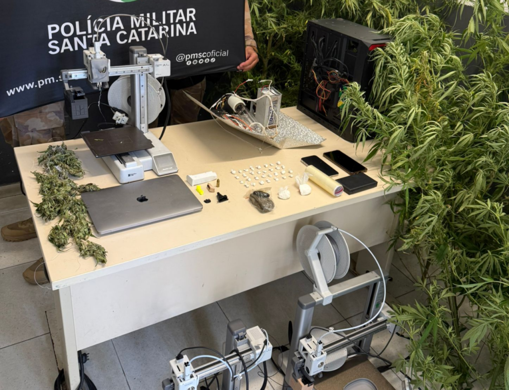 Homem é preso por tráfico e munição ilegal em Florianópolis