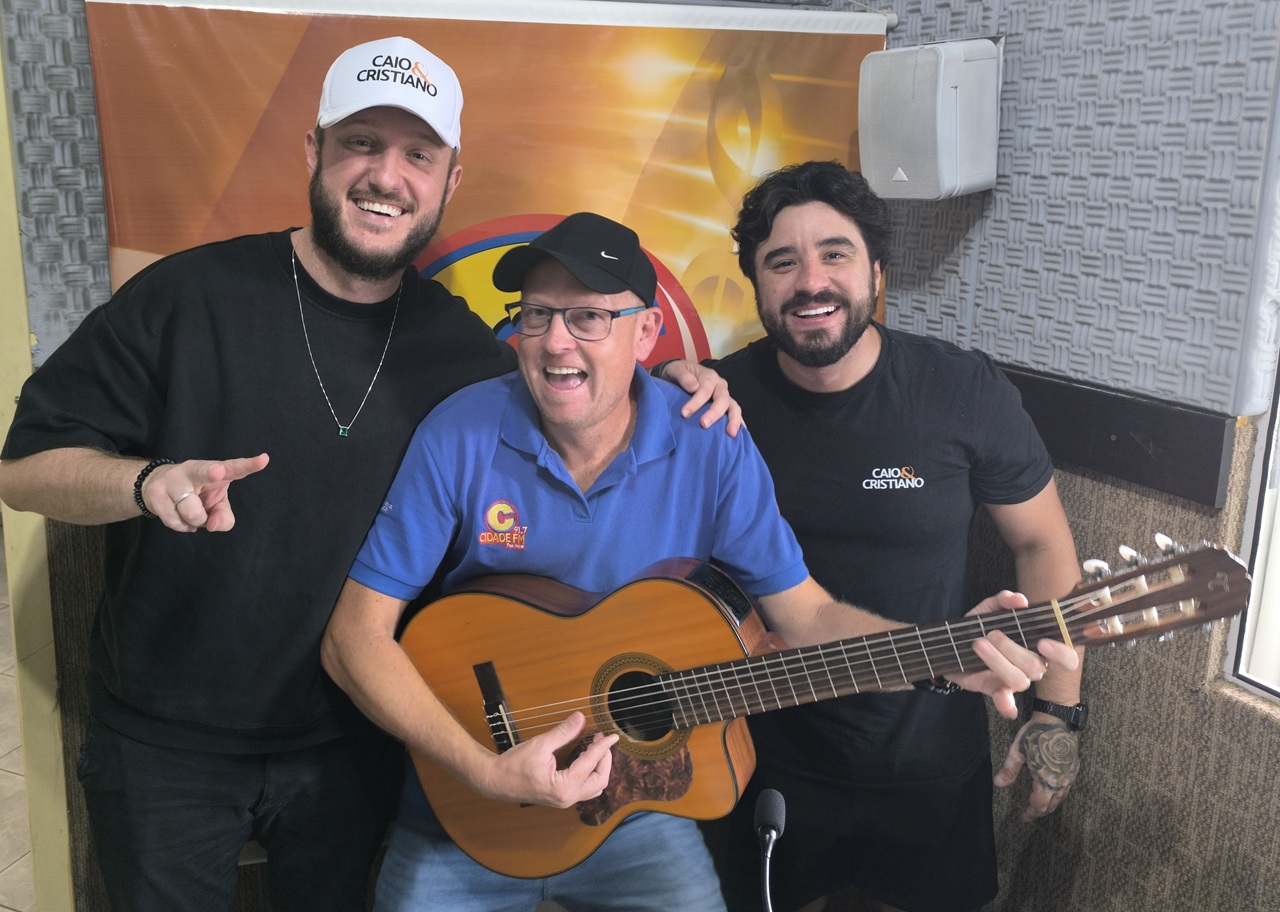 Dupla Caio e Cristiano participa da estreia do quadro “Sextou com os talentos da cidade” da Rádio Cidade Foz