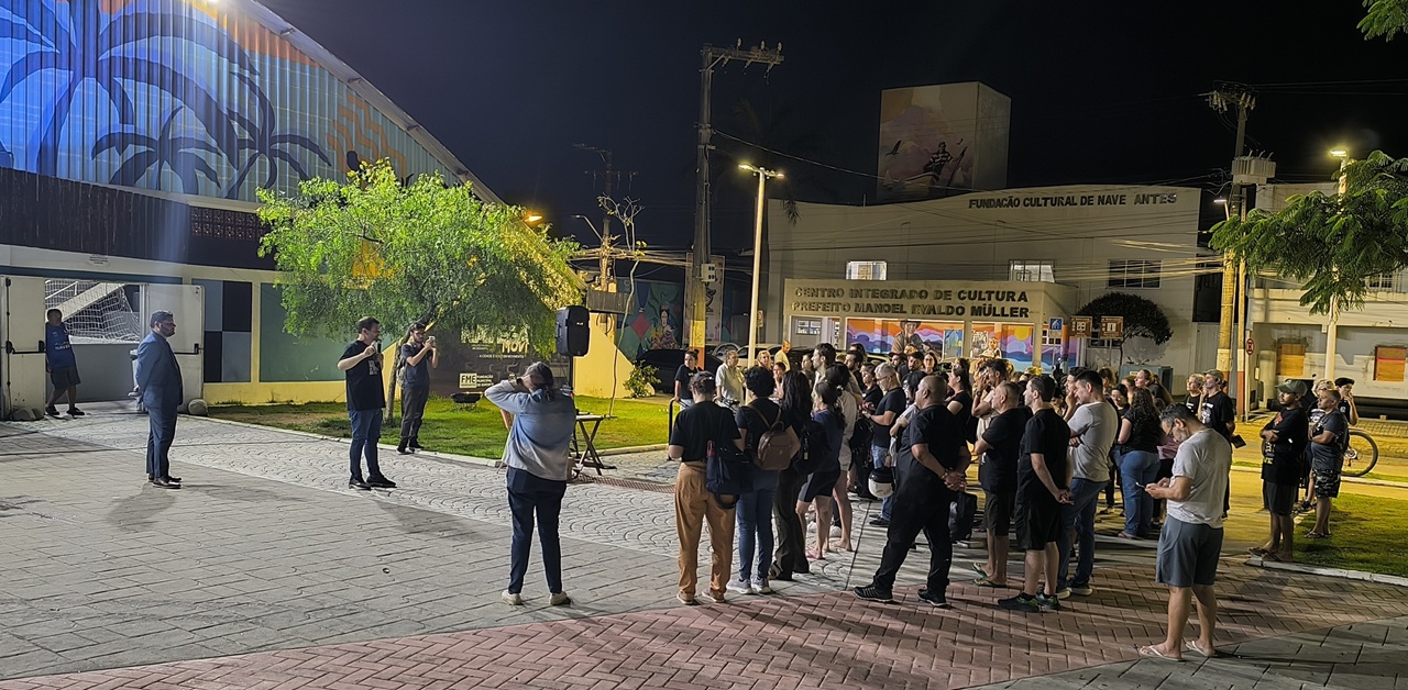 Servidores públicos municipais aprovam greve a partir da próxima segunda-feira em Navegantes