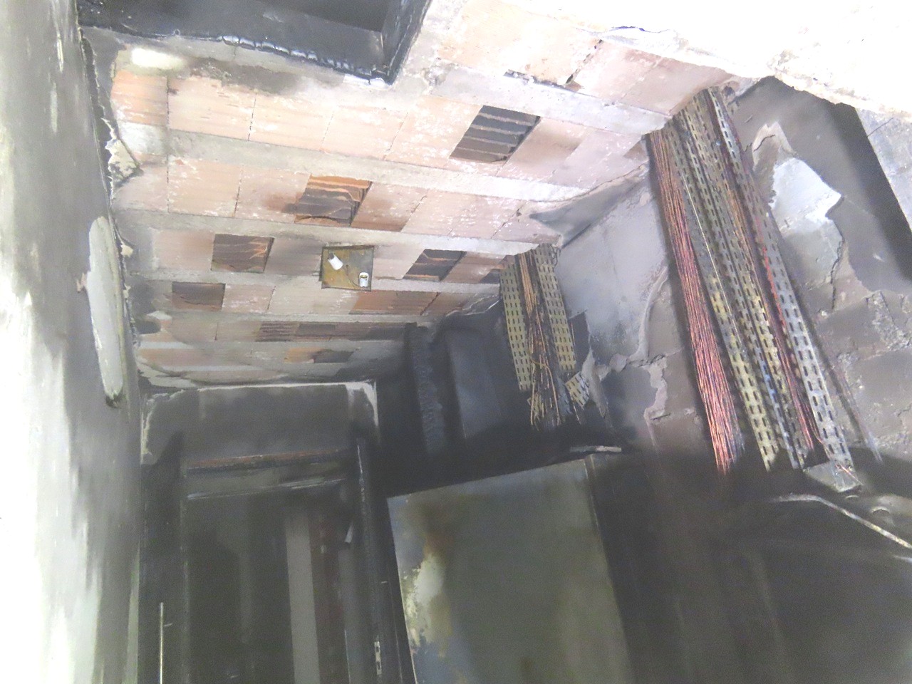 Painéis elétricos e decoração de restaurante são danificados por incêndio em Blumenau