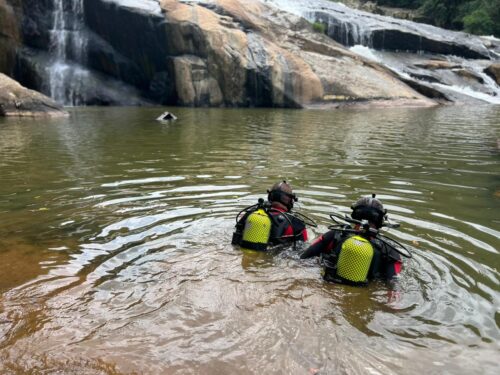 Jovem morre após cair em rio durante travessia em São José