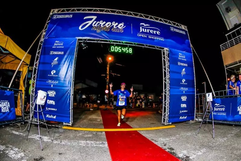 Jurerê Night Run reúne mais de 4 mil atletas em Florianópolis