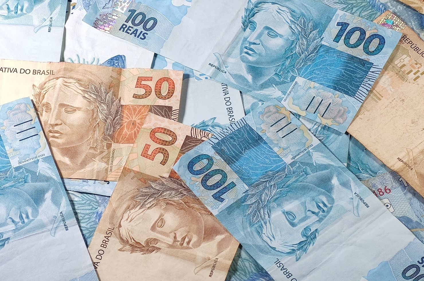 Novo salário mínimo de Santa Catarina dispara e chega a R$ 2.106