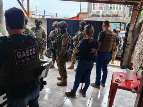 Operação contra tráfico cumpre mandados em Palhoça