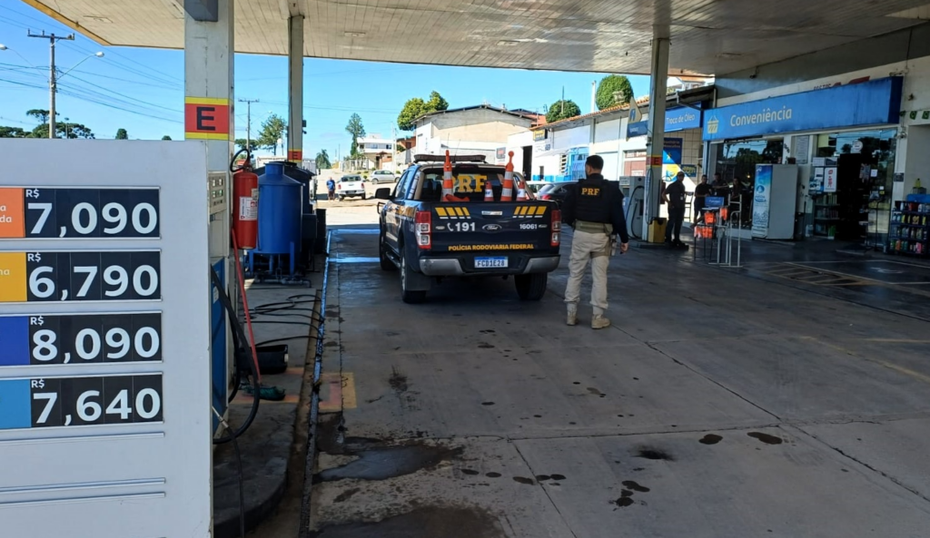 Operação fiscaliza preços de combustíveis e autua 38 postos em Santa Catarina