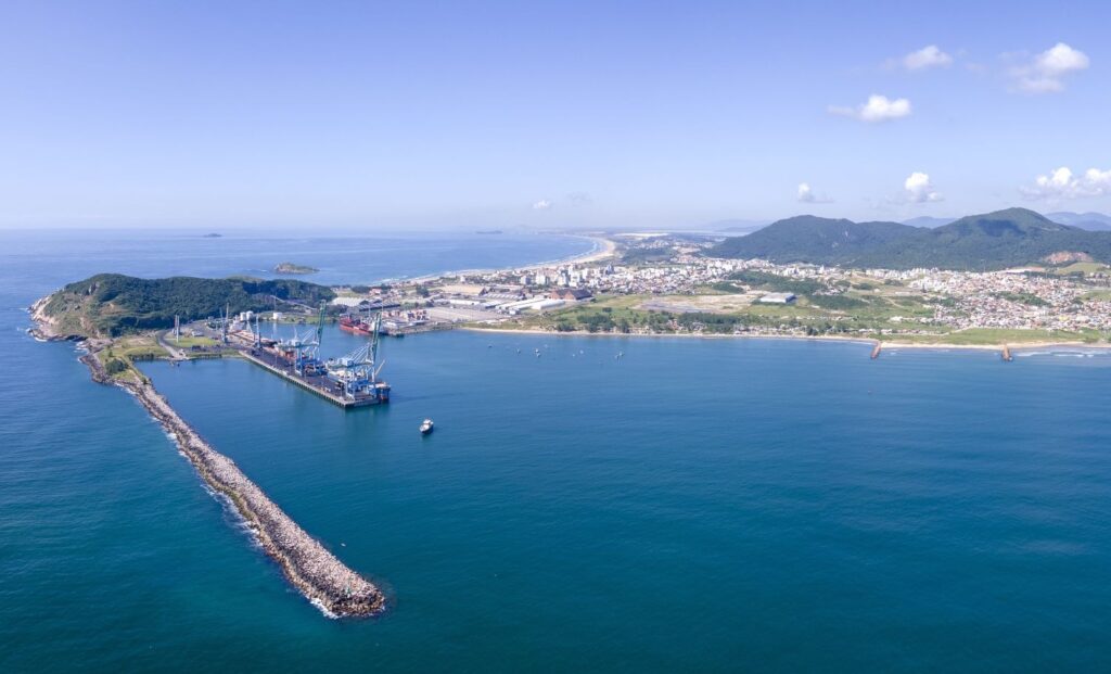 Porto de Imbituba bate recorde de movimentação em fevereiro