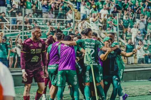 Qual é a possível escalação da Chape contra o São Paulo hoje?