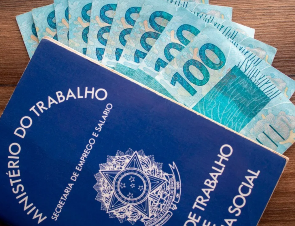 Paraná paga salário mínimo de até R$ 2.407 em 2026
