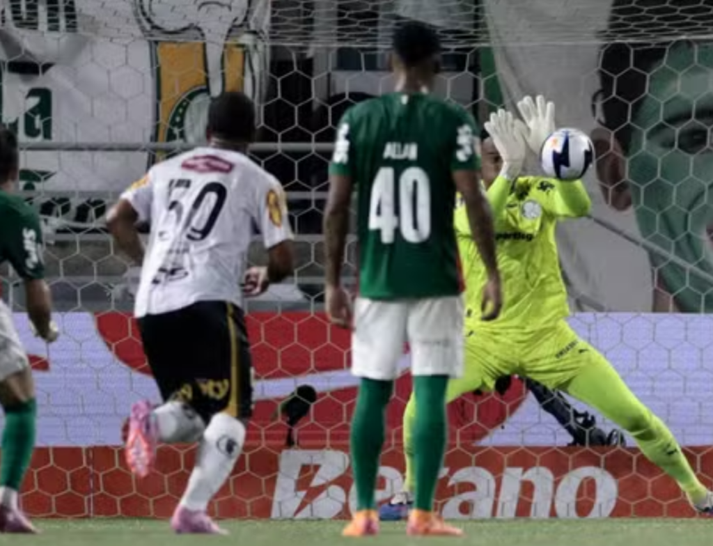 Carlos Miguel defende pênalti e Palmeiras abre vantagem na final do Paulista