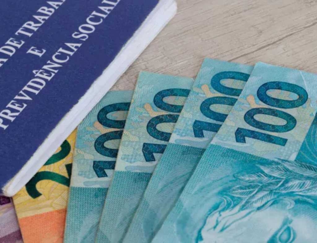 INSS pode antecipar 13º para abril e maio e beneficiar 35 milhões