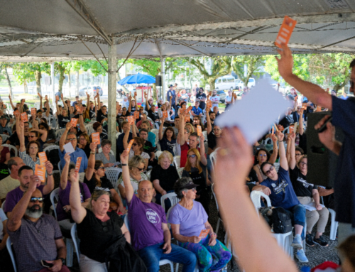 Professores avaliam paralisação em assembleia estadual em SC
