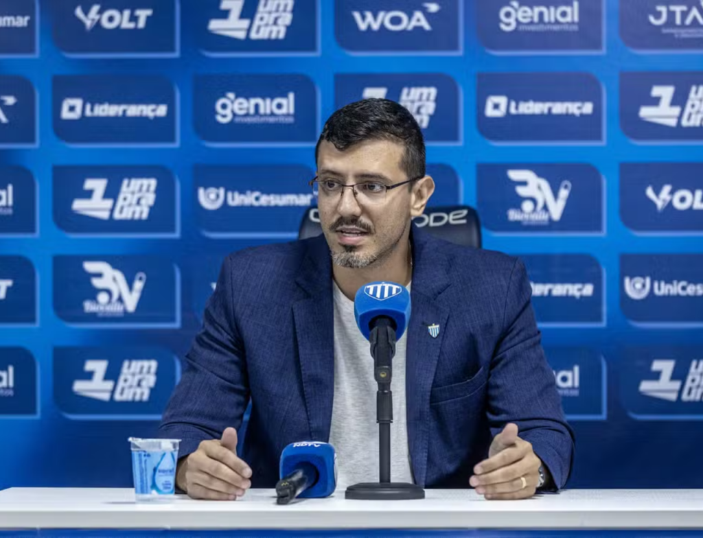 Presidente do Avaí alerta para dificuldades financeiras no clube