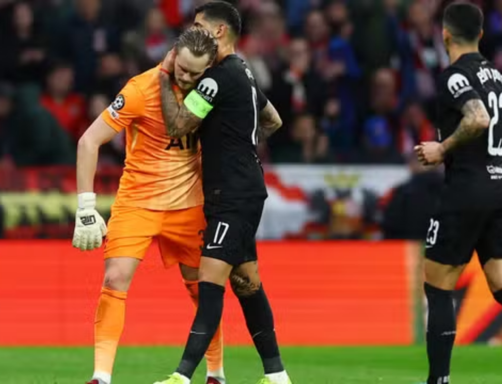 Atlético de Madrid goleia Tottenham e fica perto das quartas da Champions