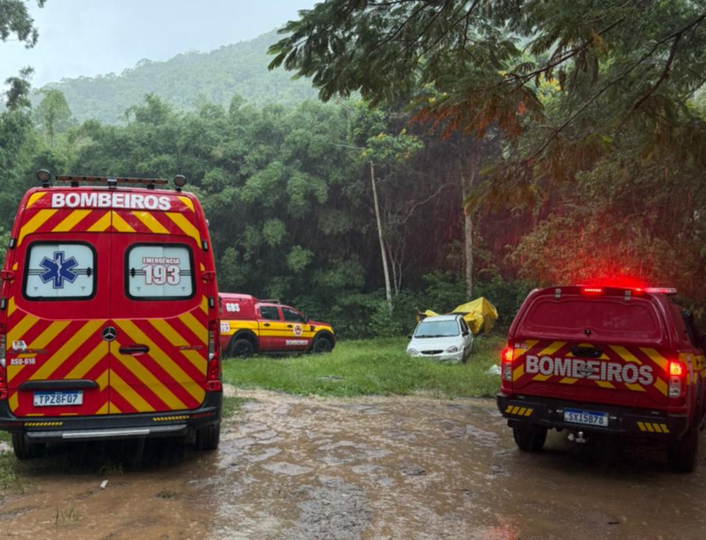 Homem fica ferido após queda durante trilha em Florianópolis