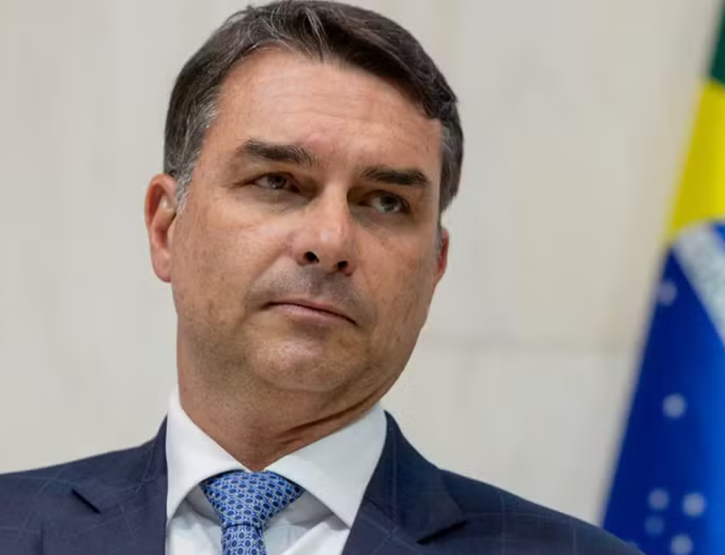 Evento do PL em Santa Catarina é adiado após convite a Flávio Bolsonaro para conferência internacional