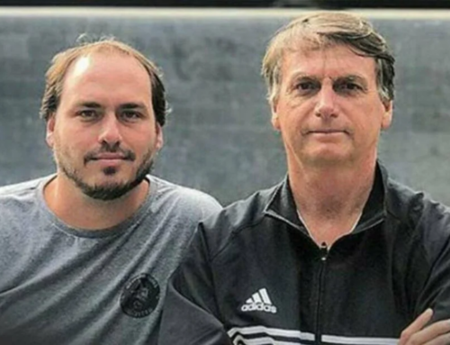 Carlos Bolsonaro diz que quadro de Bolsonaro na UTI segue grave