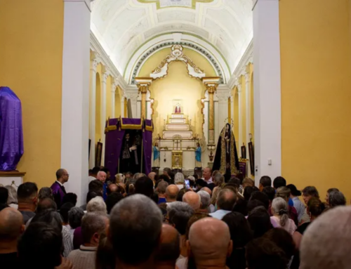 Mais de 55 mil fiéis participam da Procissão do Senhor dos Passos em Florianópolis