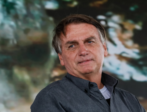 Bolsonaro deixa UTI, mas segue internado sem previsão de alta