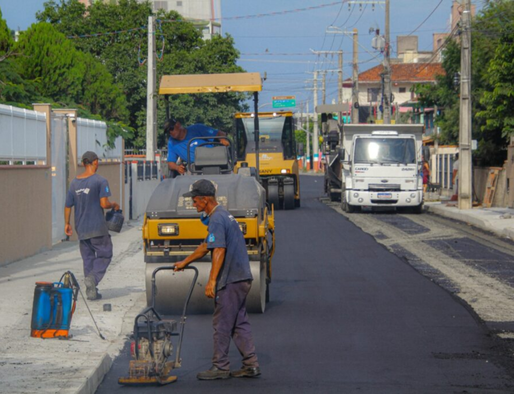 Pavimentação avança em vias estratégicas de Navegantes