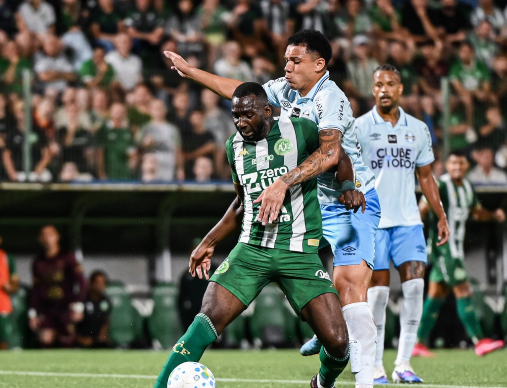 Chapecoense e Grêmio empatam em jogo equilibrado na Arena Condá