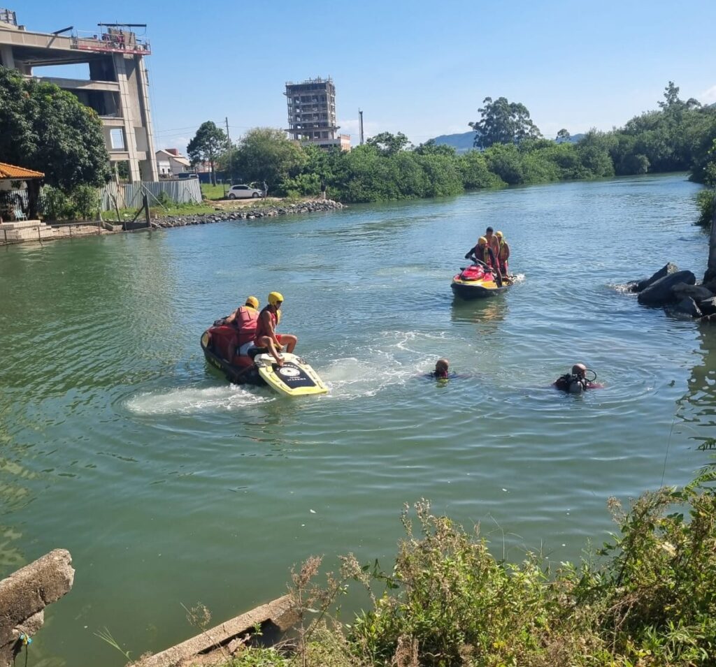 Corpo de homem é encontrado após ter caído em rio no limite entre Itapema e Porto Belo