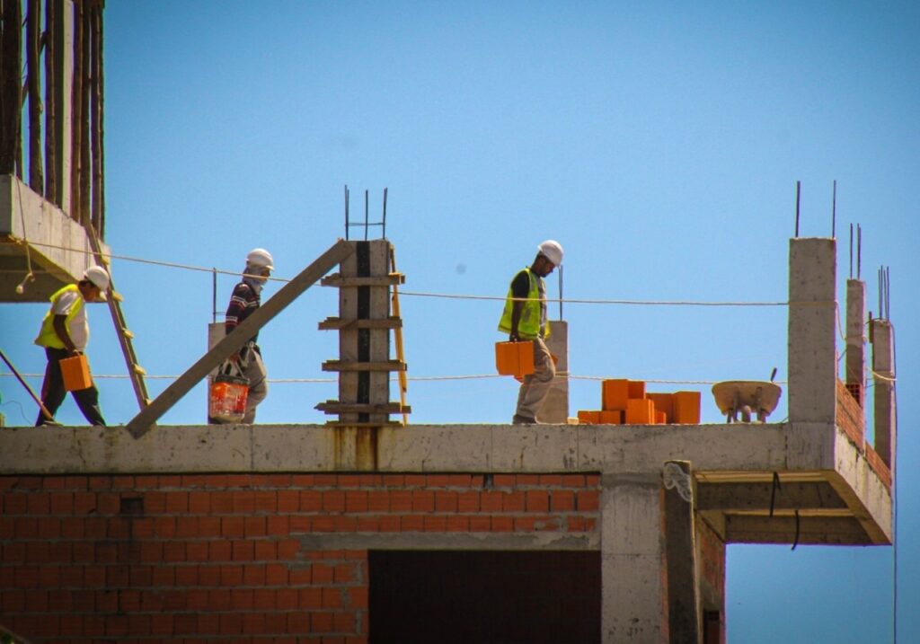 Mais de 820 vagas de emprego estão abertas em Navegantes nesta semana