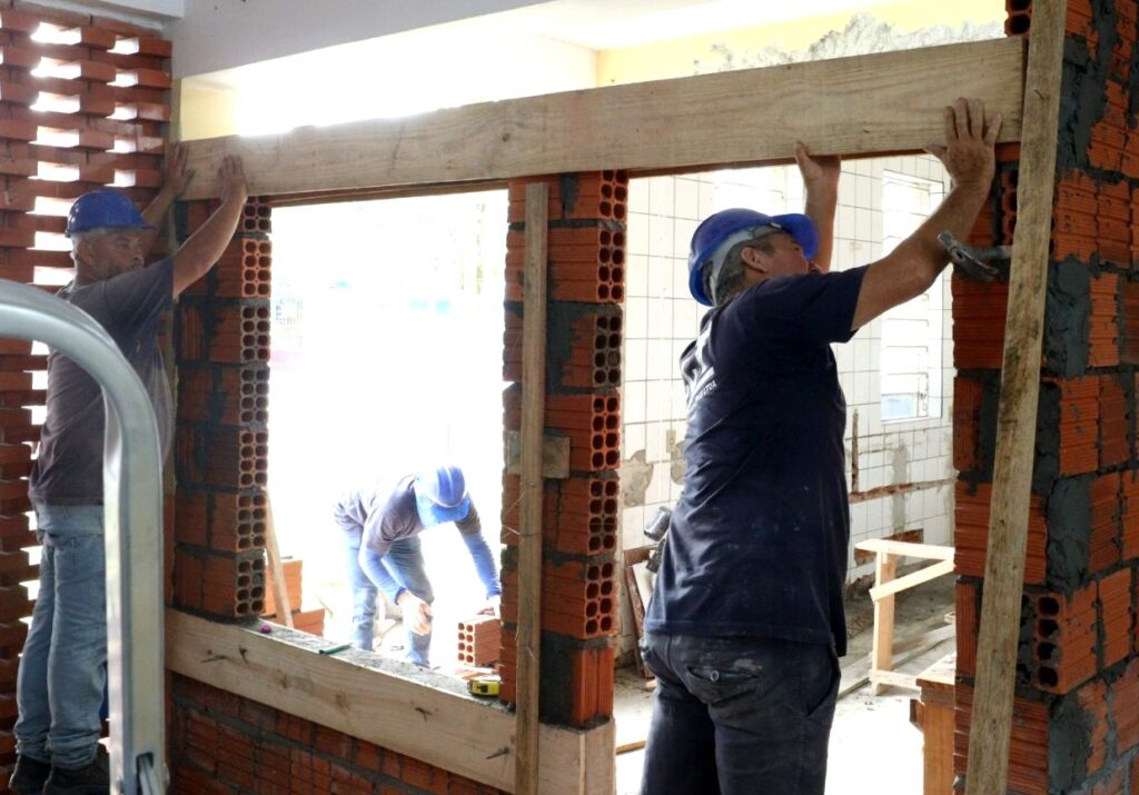 Programa abre vagas em cursos gratuitos na construção civil em Joinville