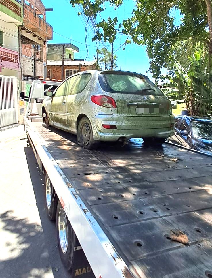 Veículos abandonados em vias públicas são alvos de fiscalização em BC
