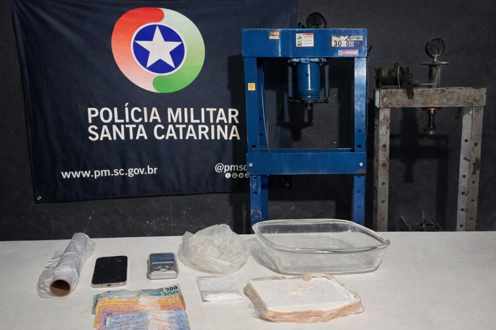 Maquinário do tráfico de drogas é apreendido durante ação policial em Itajaí