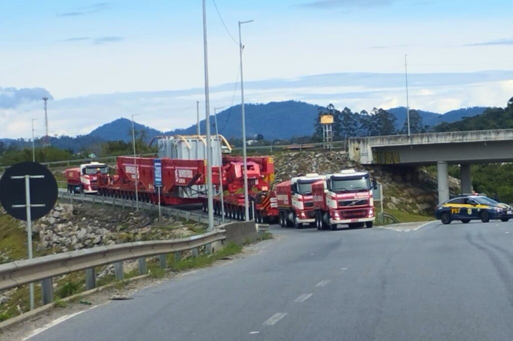 Transporte de cargas especiais na BR-101 e em Itajaí altera trânsito nesta quinta-feira