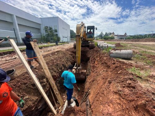 Obras em rede de esgoto alteram trânsito em Brusque neste fim de semana
