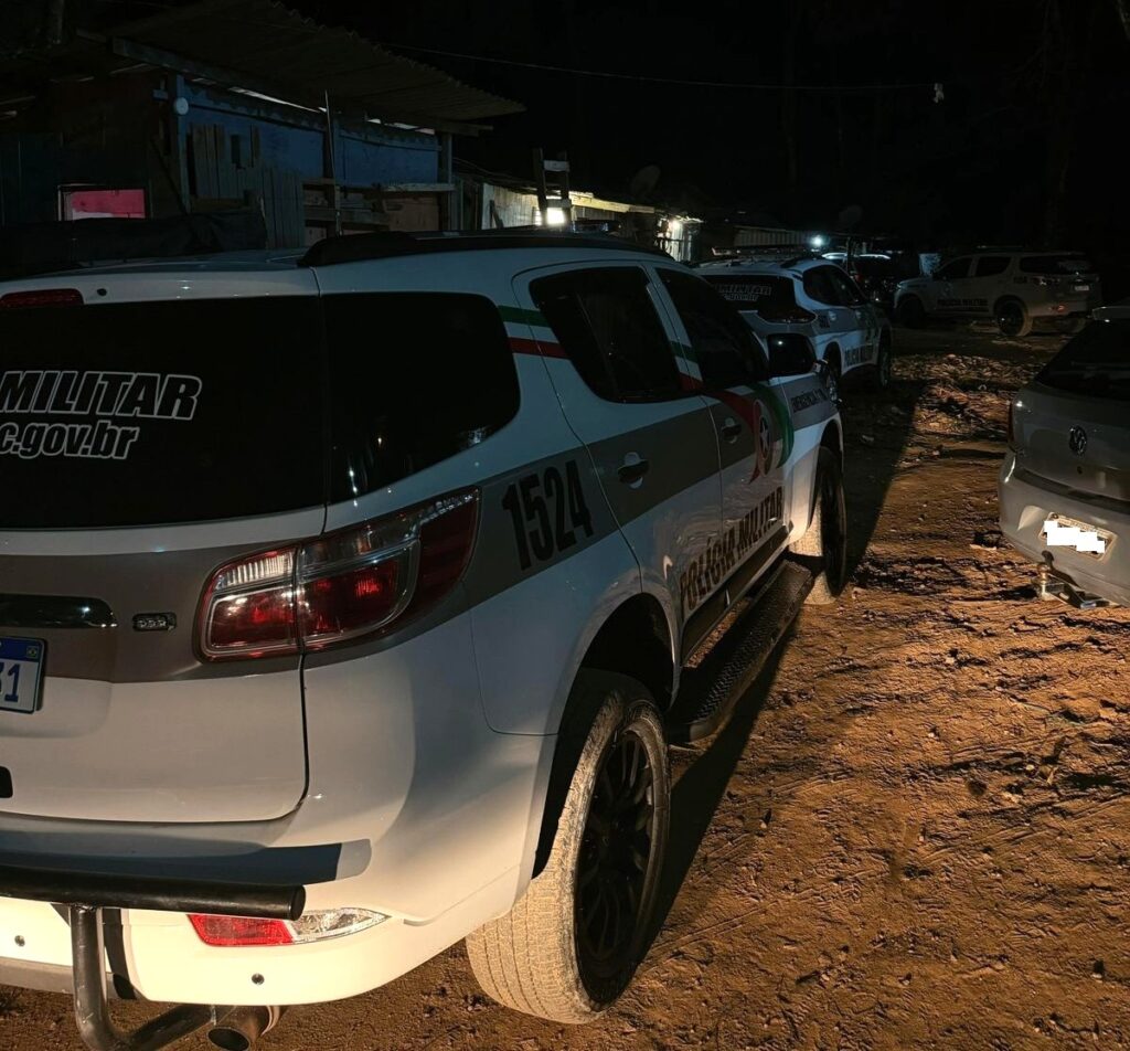 Perseguição policial após tentativa de homicídio resulta em dois suspeitos mortos durante confronto em BC