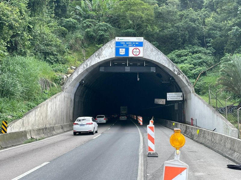 Atropelamento de pedestre na BR-101/Norte deixa trânsito lento e túnel interditado em BC