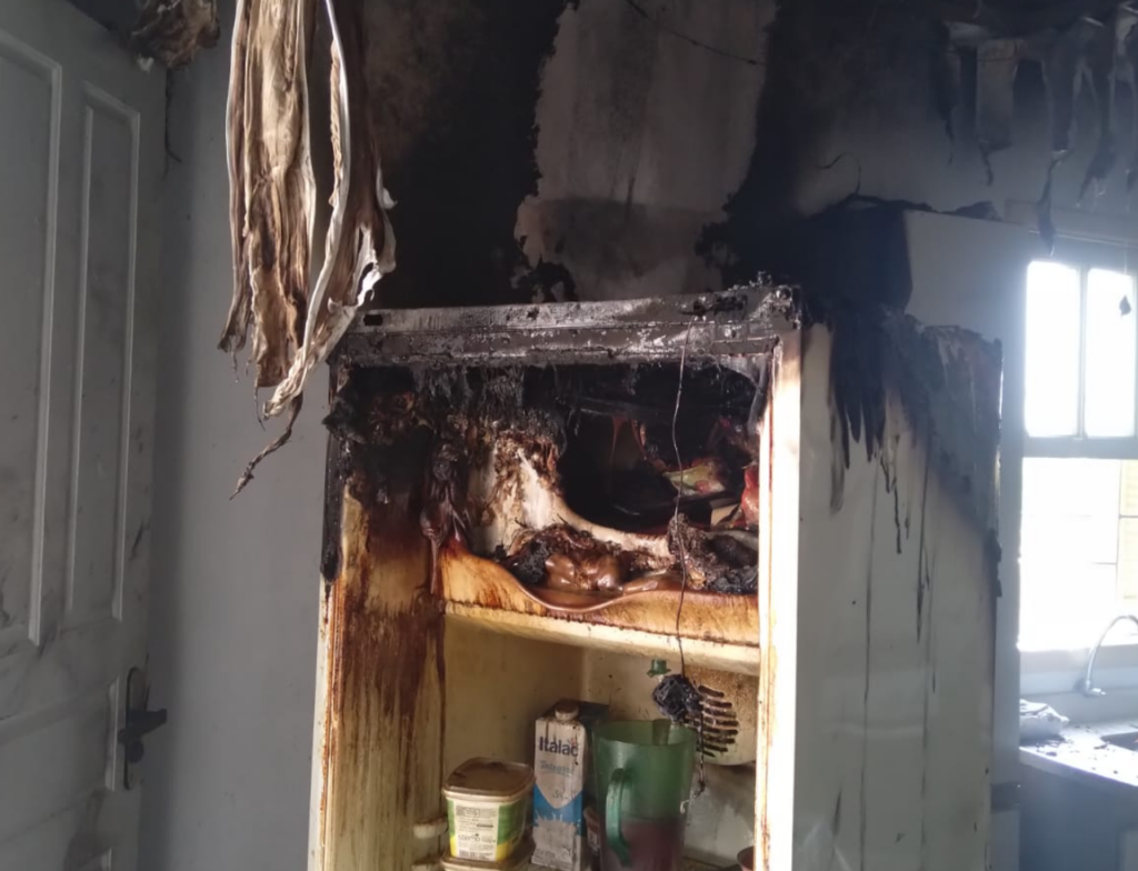 Incêndio atinge cozinha de residência em Criciúma