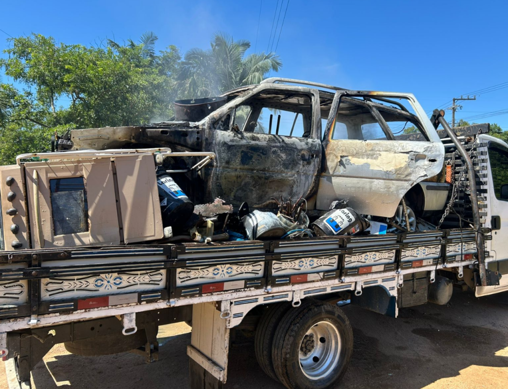 Carro pega fogo às margens de rodovia em Urussanga